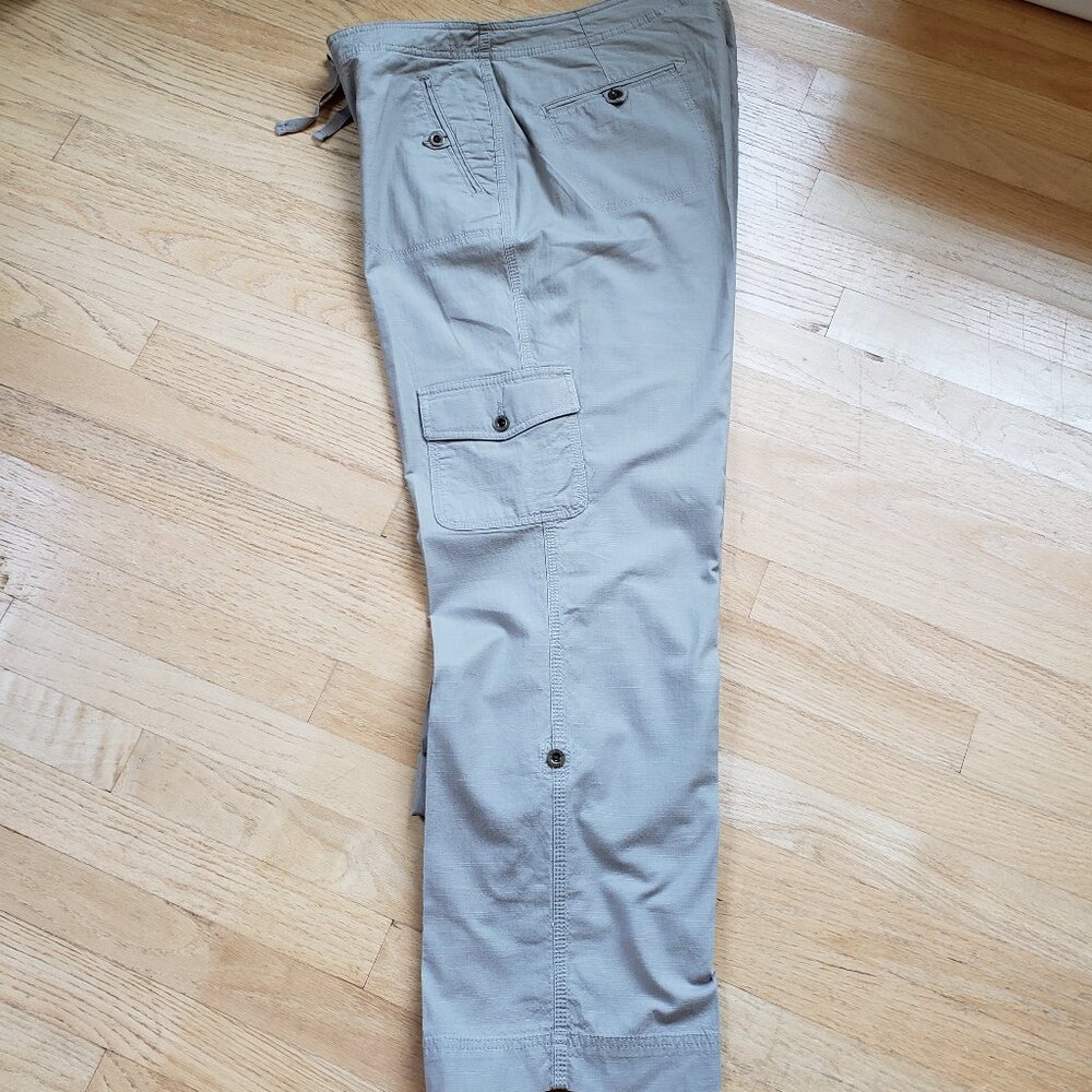 LL Bean Favorite Fit Women's Convertible Straight Leg Cargo Pants, Size: 16 Reg - Picture 10 of 16